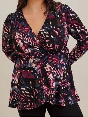Torrid Wrap Top with Magenta and Navy Abstract Print (1X)